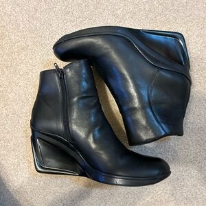 Gianni Bini Black Ankle Boots with Wedge Sole and Rounded Toe